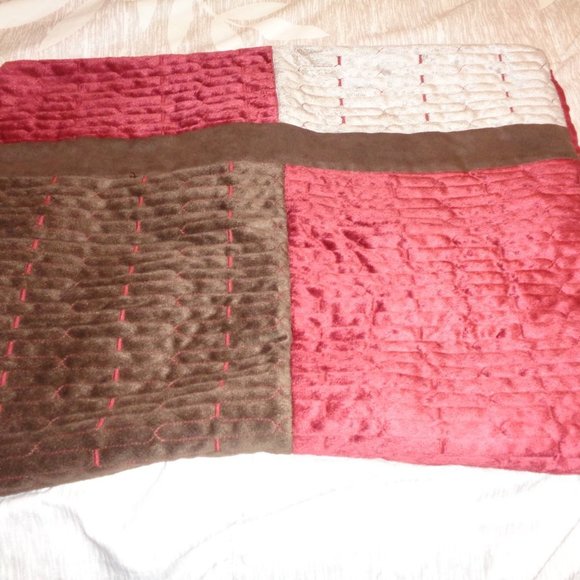 HOME Classics Standard Pillow Shams - Picture 2 of 7